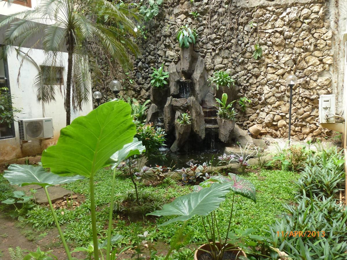 Hotel Nusantara Indah Syariah Джакарта Экстерьер фото